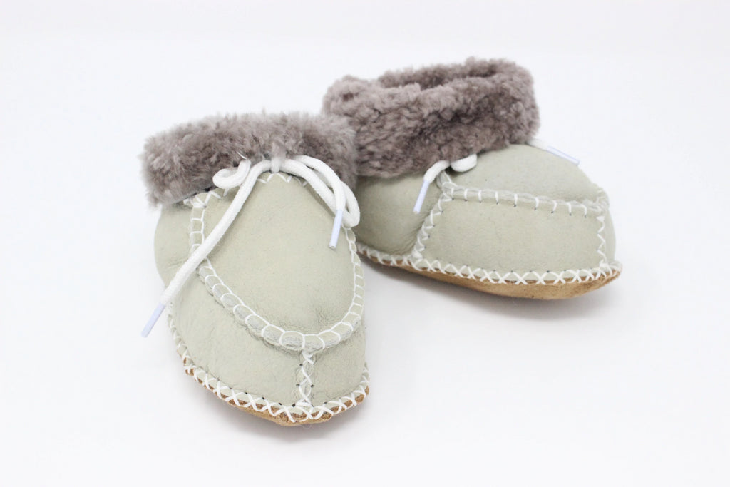 Cozy Toez Laced Powder Cream Leather w/ Brown Fur Collar